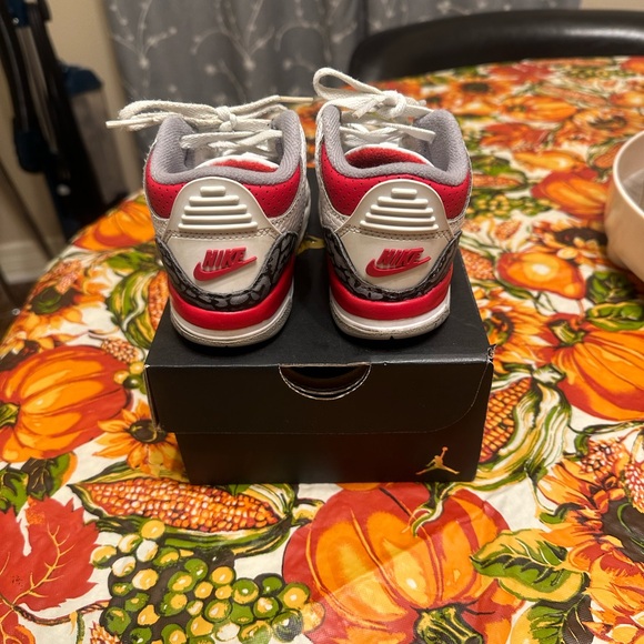 Toddler Air Jordans (8c) - Picture 4 of 4